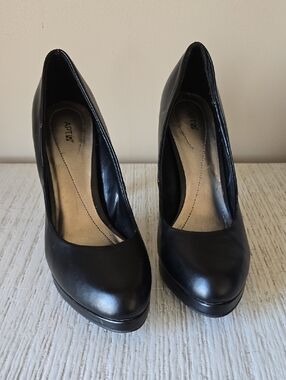 Apt. 9 Black Leather Platform Pumps